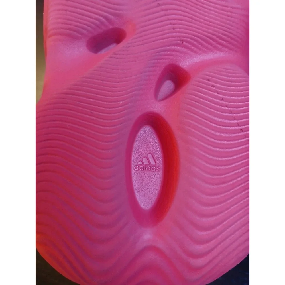 Adidas Yeezy Foam Runner Vermillion Red GW3355 unisex bigkids Size 4US Foam RNNR